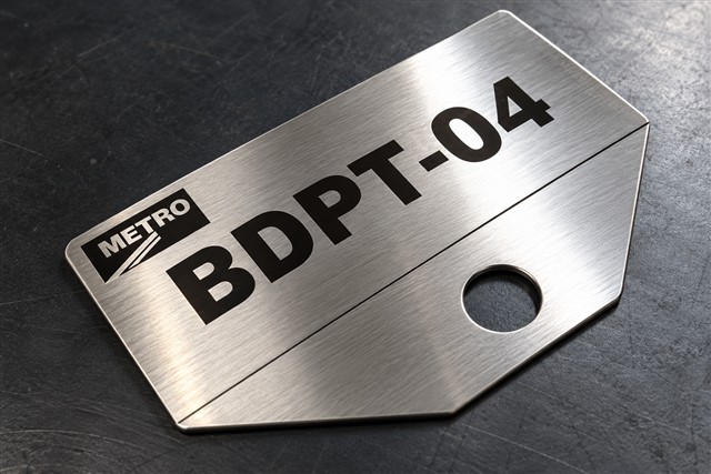 Marcador metálico BDPT-04 con perforación